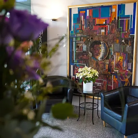 酒店 陶纳斯泰冈斯酒店 3*