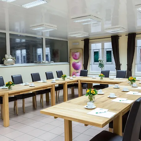 Hotel Taunustagungshotel 3*